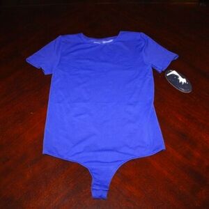 Scoop Seamless Short Sleeve Crew Neck Thong Bodysuit – Size M – NWT